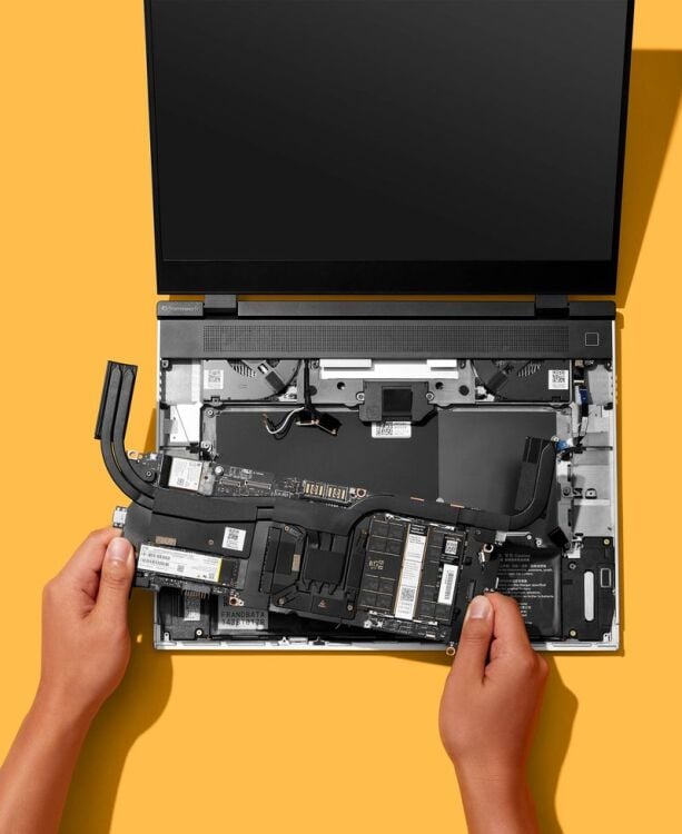 AMD Ryzen AI 300 Series CPU di dalam Laptop Kerangka 16