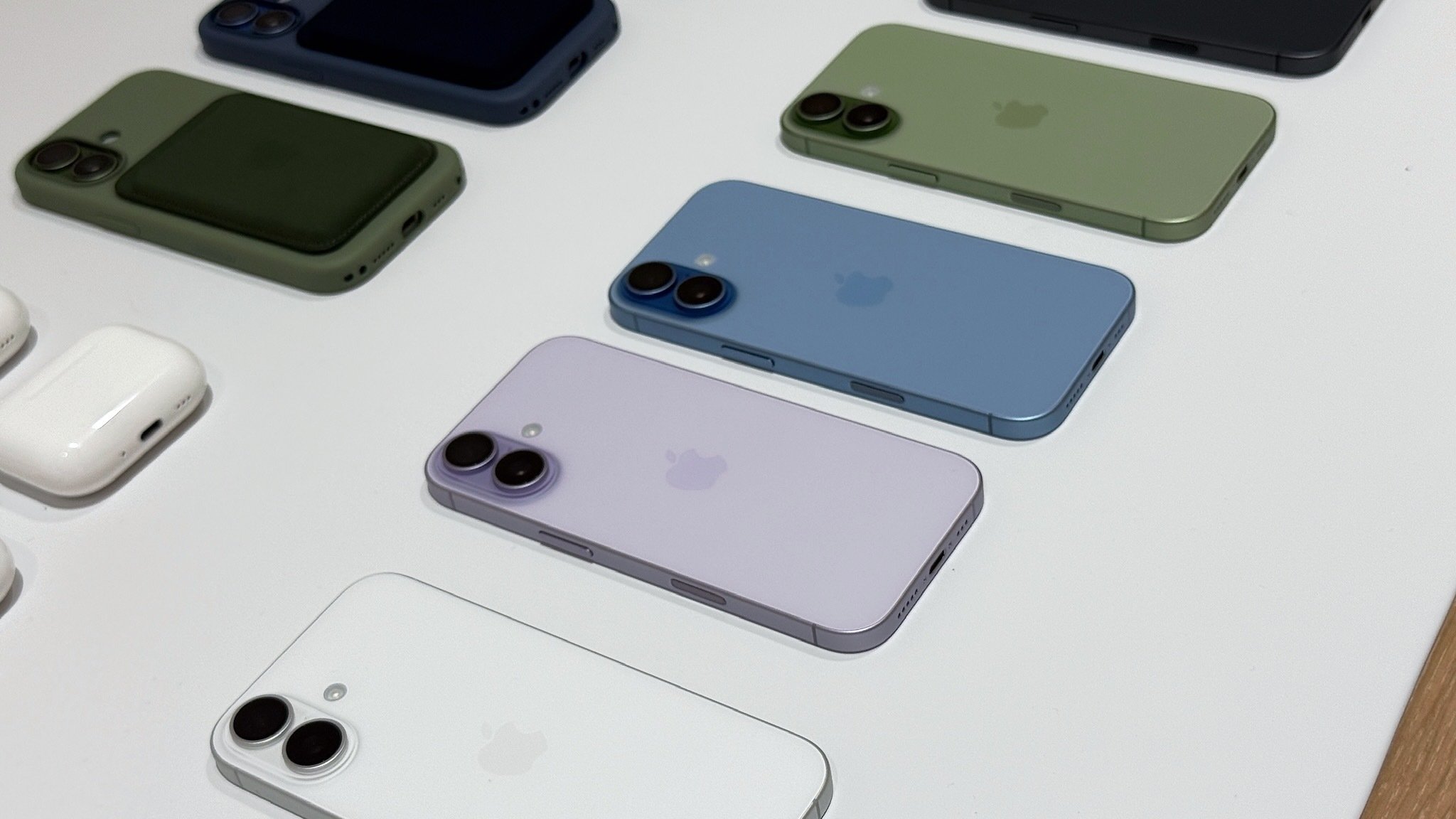 ponsel iPhone 17 dalam kelima warna baru