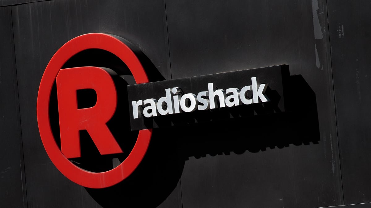 Pemasar Internet Tai Lopez membeli RadioShack. Sekarang dia digugat karena menggunakannya dalam skema ponzi.