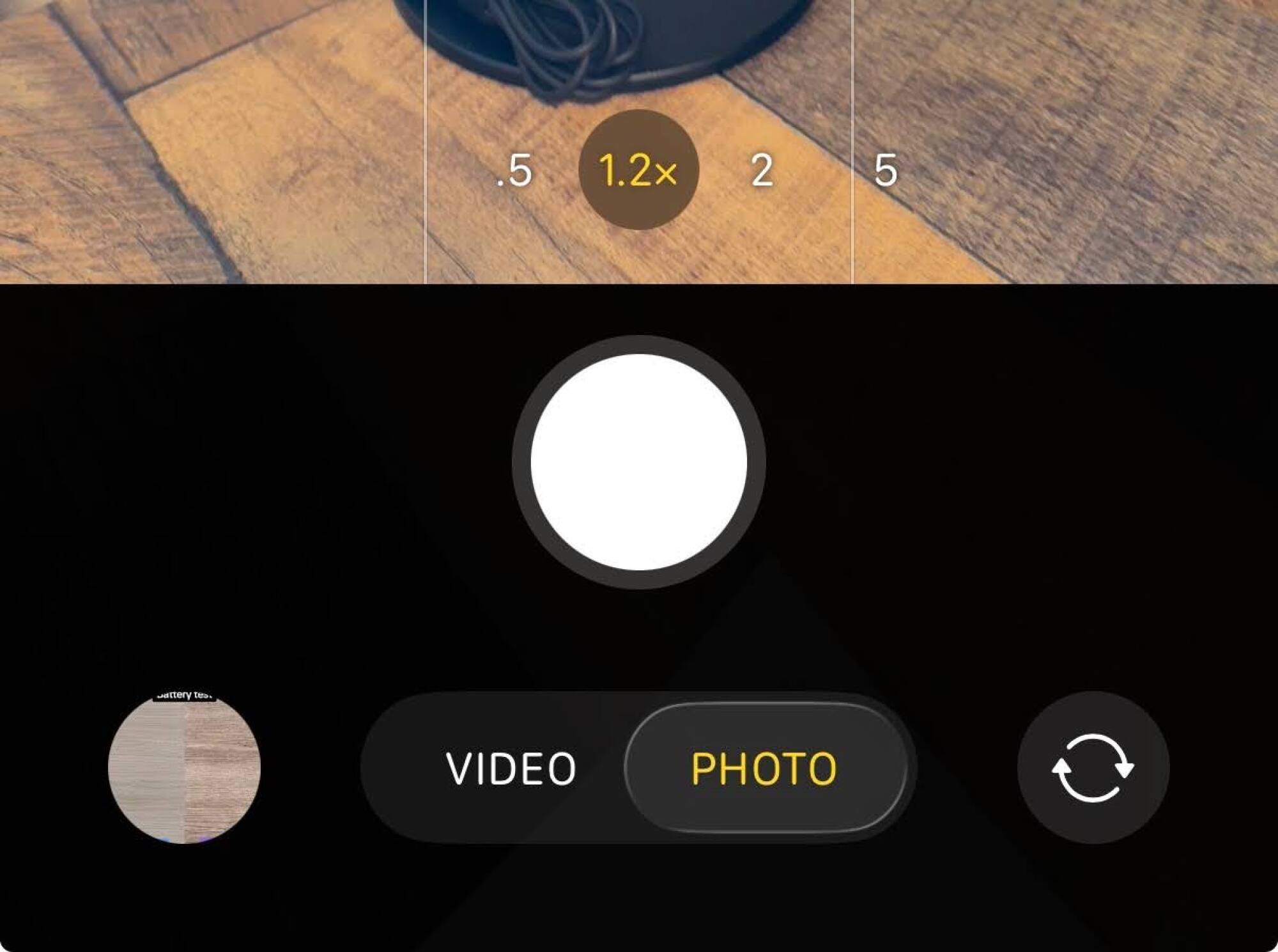 Tangkapan layar aplikasi kamera baru iOS 26, dengan opsi 