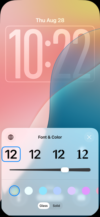 Tangkapan layar menu layar kunci di iOS 26 dengan opsi untuk mengubah font dan warna
