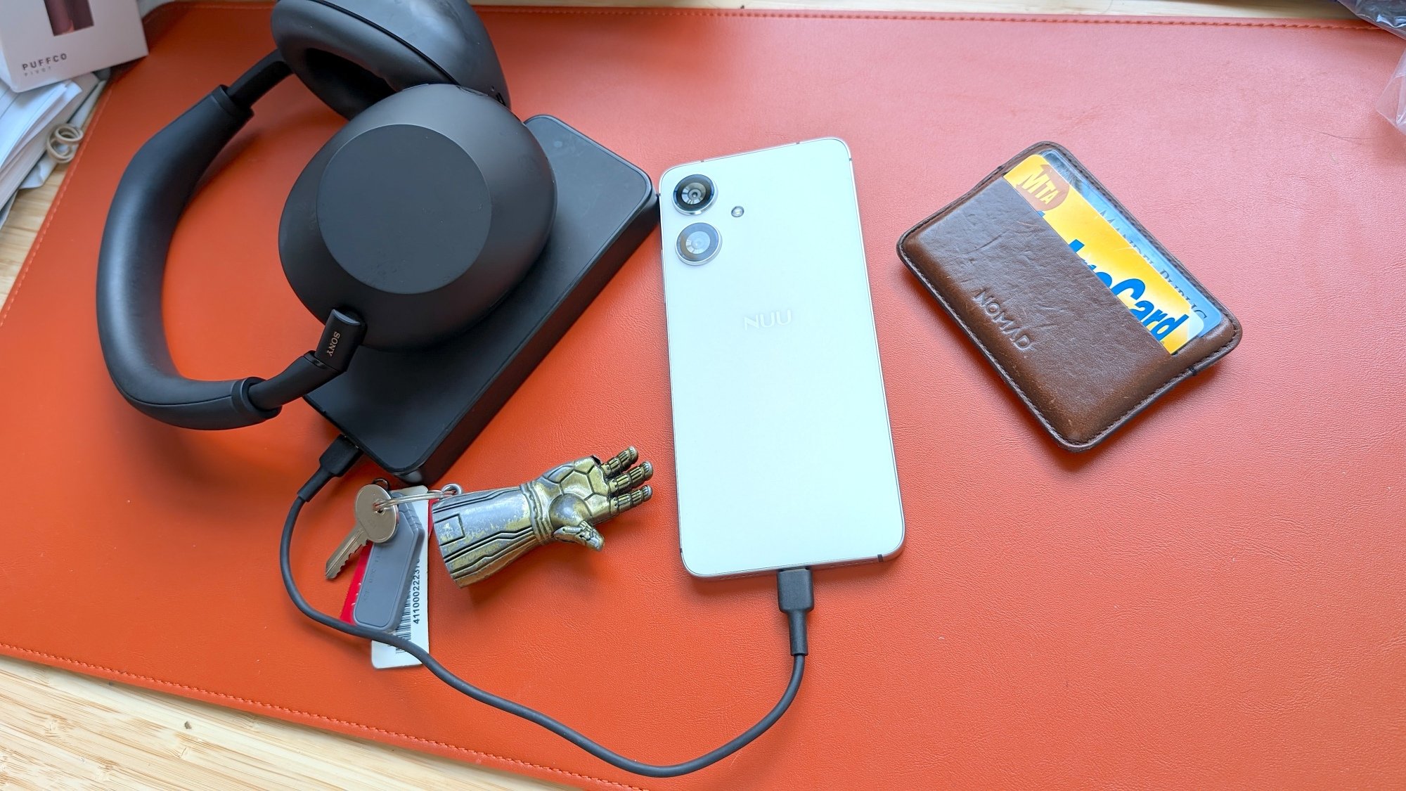 Nuu N10 Smartphone dengan headphone Sony