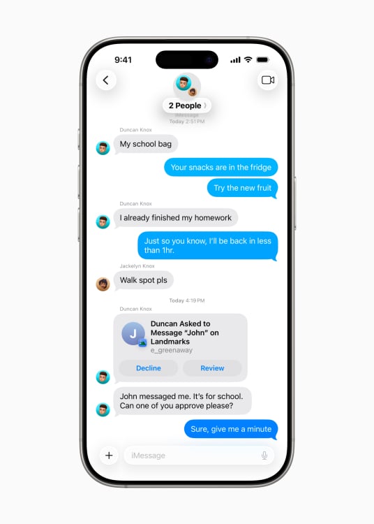 Telepon dengan aplikasi pesan yang menampilkan fitur beta.