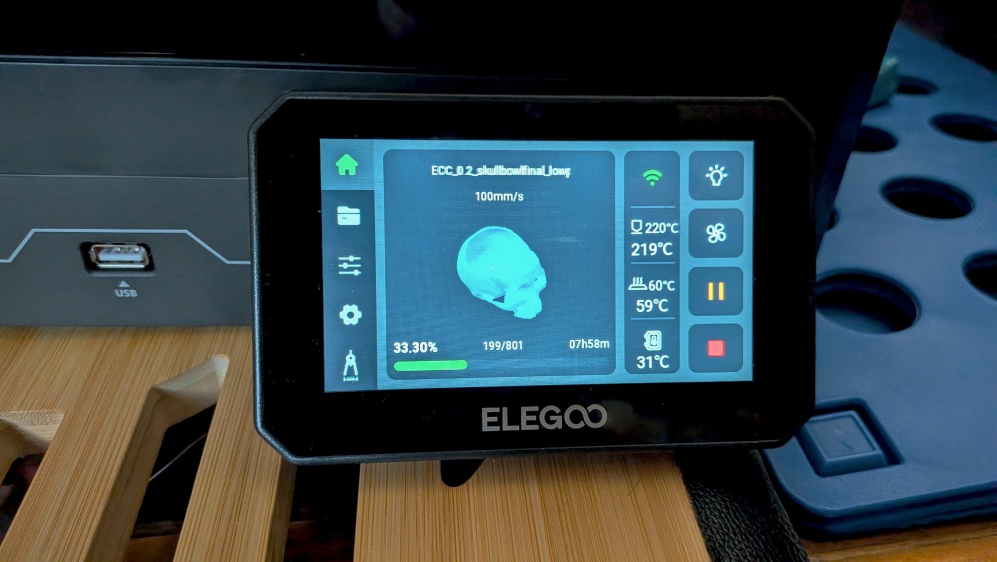 tengkorak di layar printer 3d