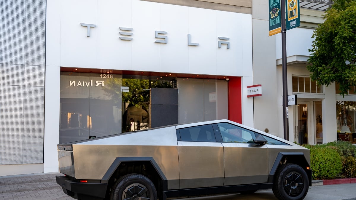 Model CyberTruck termurah telah menghilang dari situs web Teslas