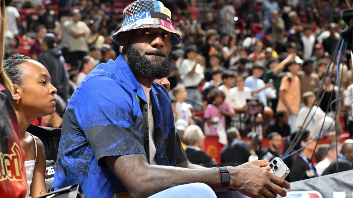 LeBron James menargetkan perusahaan AI atas video kehamilan yang aneh