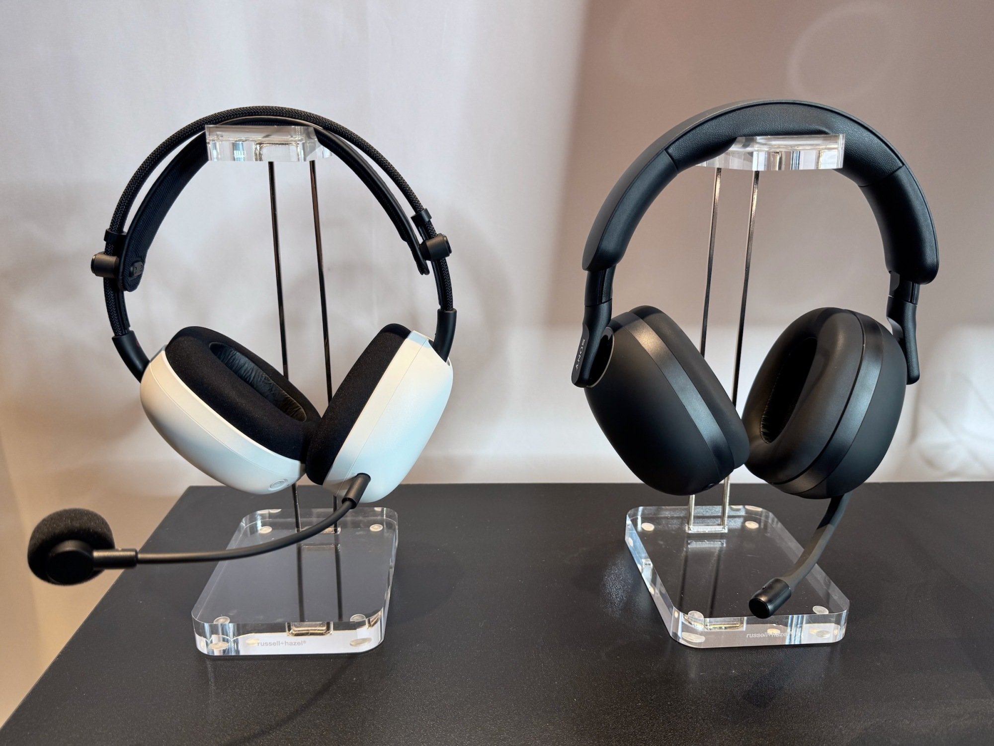 Headset Sony H9 II bersama headset H9 asli