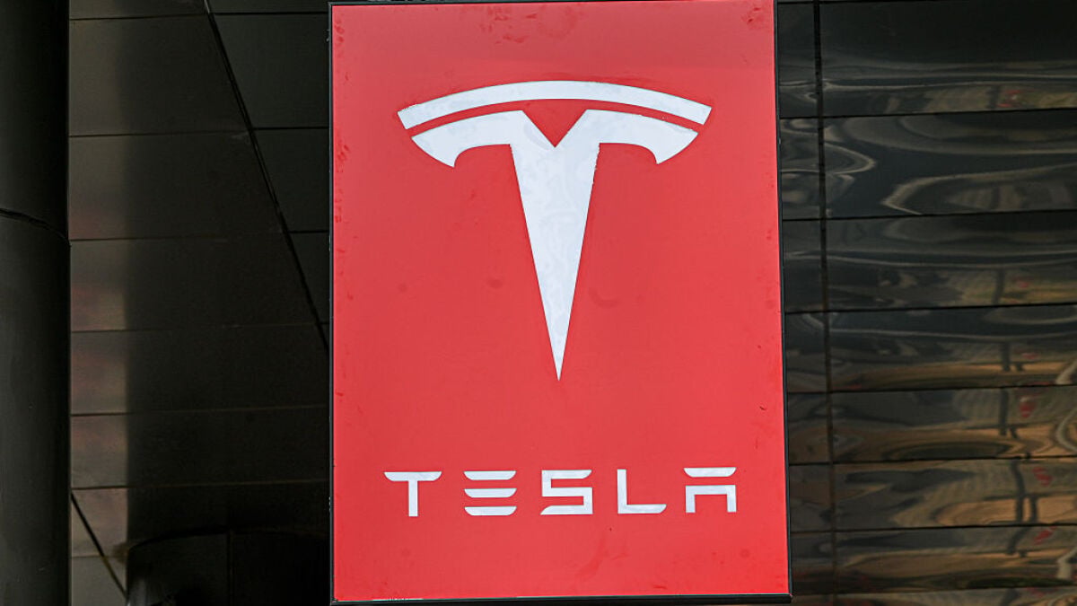 Tesla tidak lagi menghabiskan banyak untuk iklan x