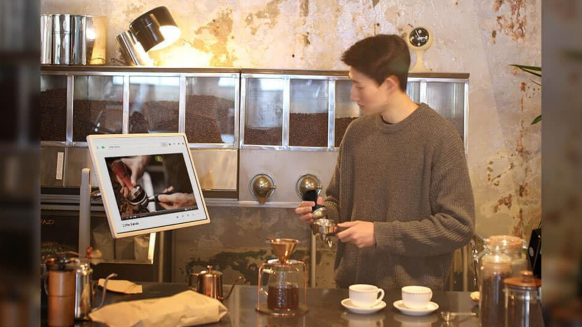 Hemat lebih dari $ 200 pada viral LG Stanbyme, monitor rollable yang dapat Anda ambil di mana saja