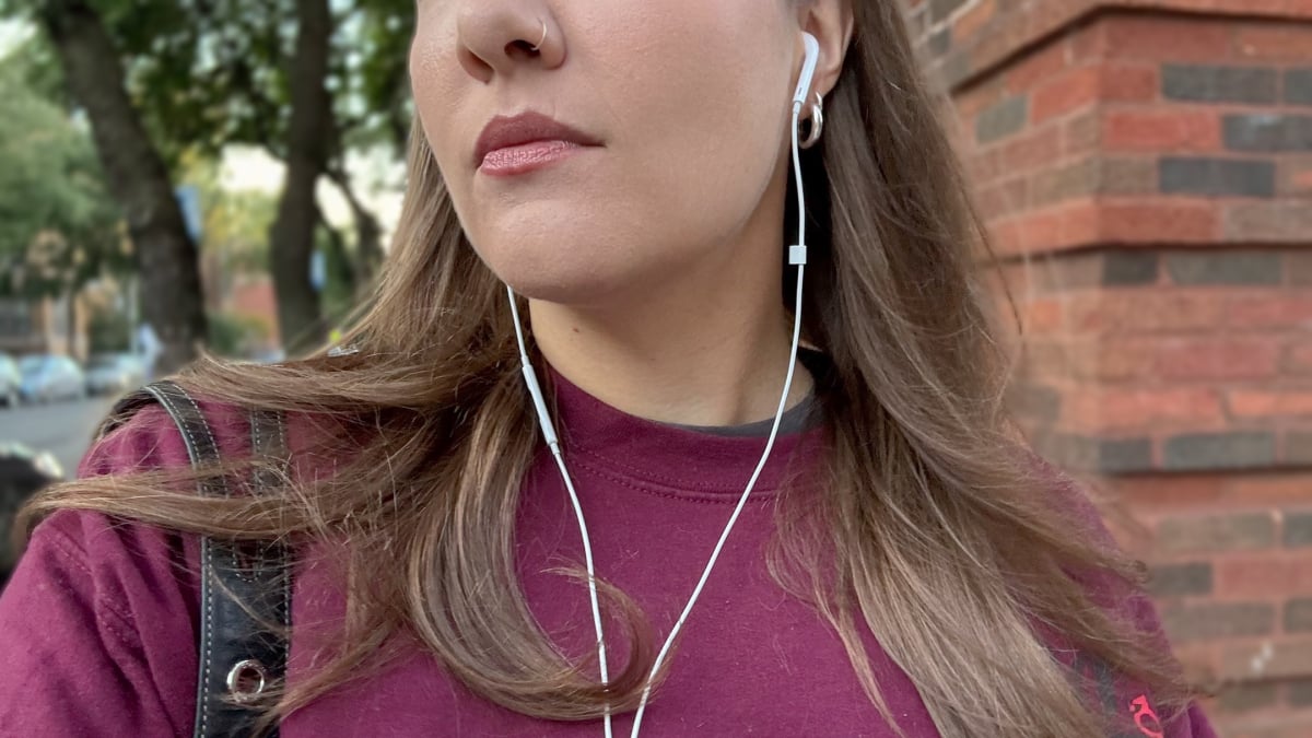 Saya mengganti $ 249 Airpods Pro saya dengan Earpods Kabel $ 19