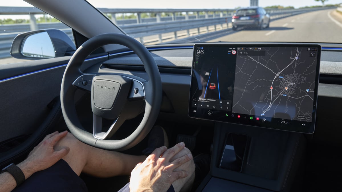 Regulator AS menyelidiki Tesla atas pelanggaran lalu lintas Full Self-Driving