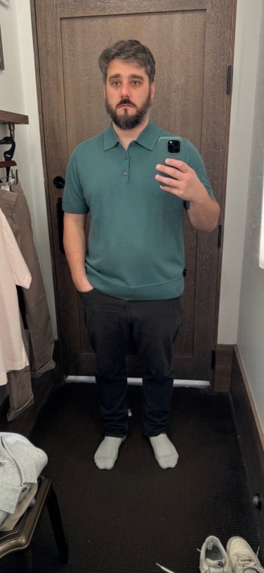 Gambar Penulis di Ruang Ganti di Teal Polo