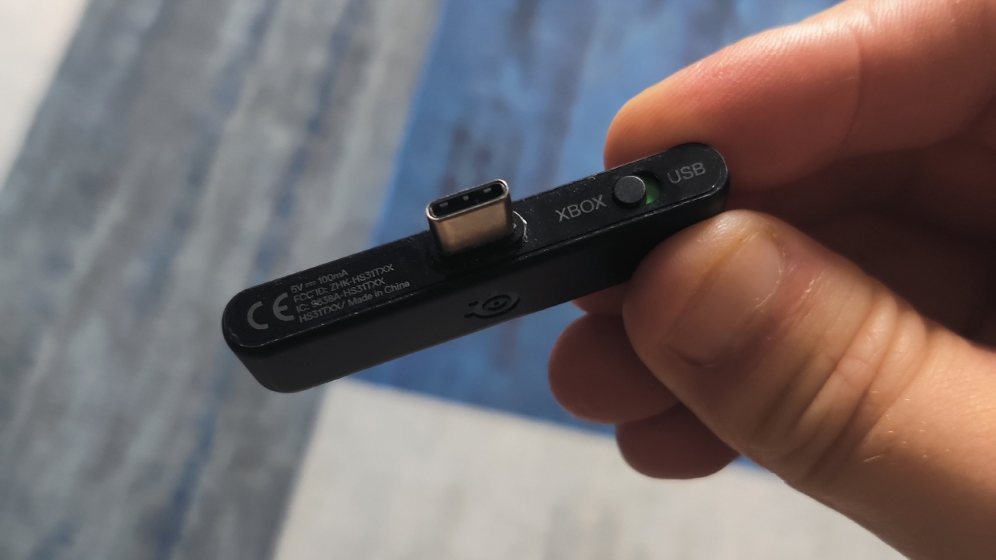 Dongle USB-C untuk Steelseries Arctis Nova 7x Wireless Gaming Headset dalam mode 'Xbox'