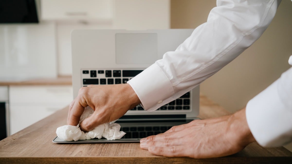 Inilah cara membersihkan layar laptop Anda tanpa merusaknya