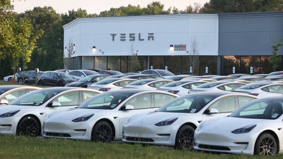 Florida Jury Hits Tesla dengan vonis $ 329 juta dalam kecelakaan autopilot fatal