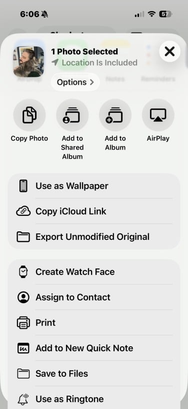 Aplikasi Foto di iOS 26 Menampilkan Opsi Berbagi