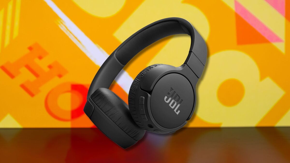 Amazon telah memangkas  untuk headphone JBL Tune 670NC