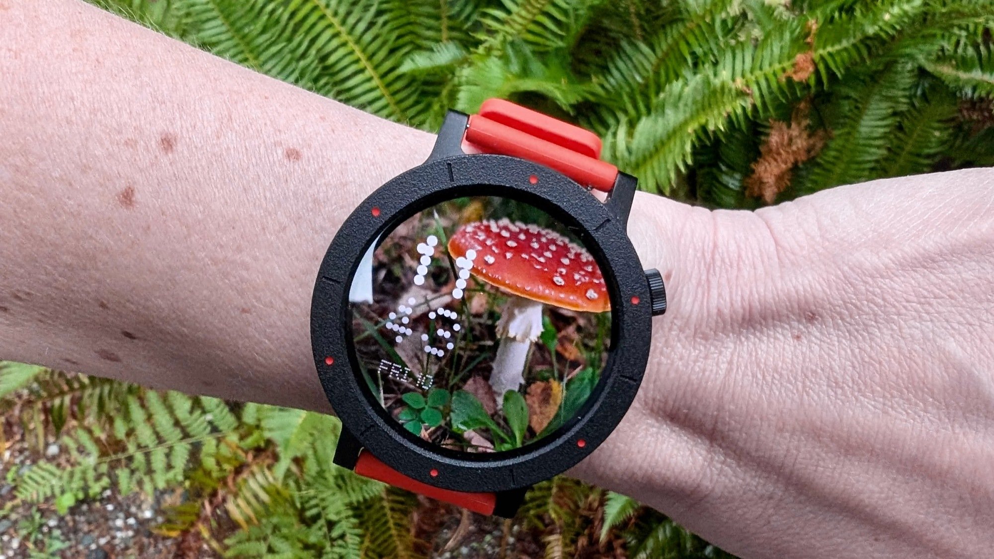 tidak ada cmf watch 3 pro jam tangan pintar dengan jamur dan waktu di layar