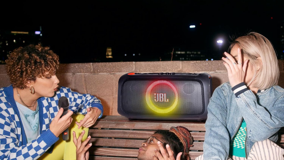 Hemat lebih dari $ 100 di JBL PartyBox saat bepergian untuk semua kebutuhan karaoke Anda