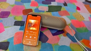 Beats Pill Speaker dengan Telepon Terbuka untuk Spotify App