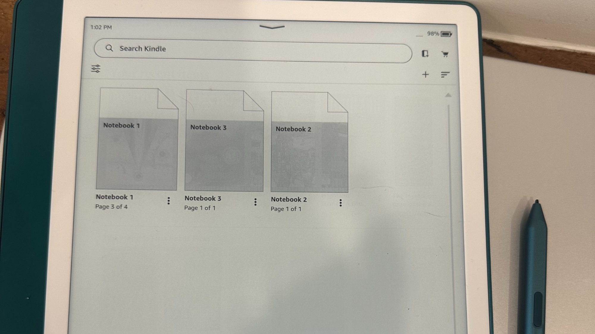 Tampilan bagian notebook dari Kindle Scribe yang menunjukkan beberapa selimut buku.