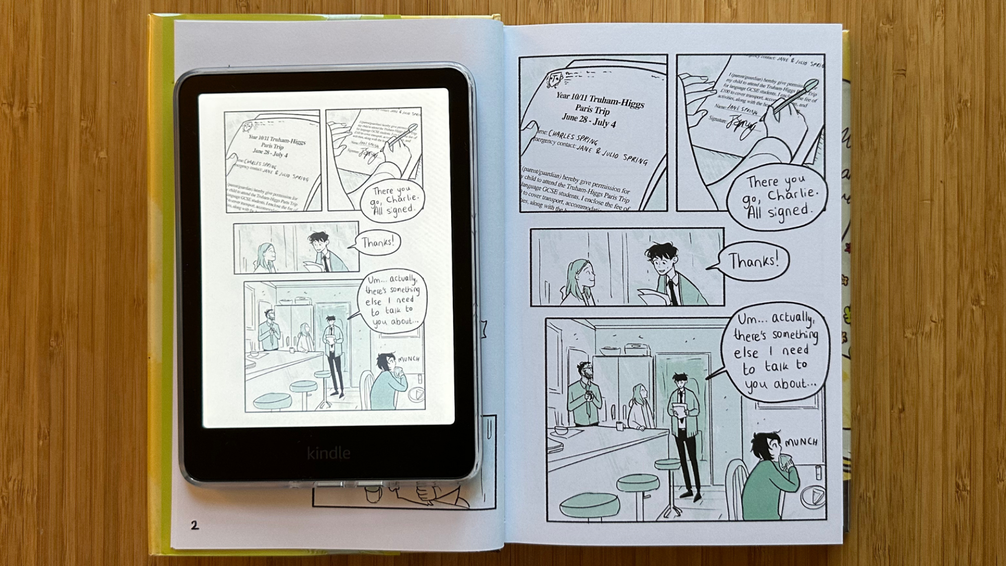 Kindle Colorsoft berbaring di sisi kiri novel grafis patah hati.