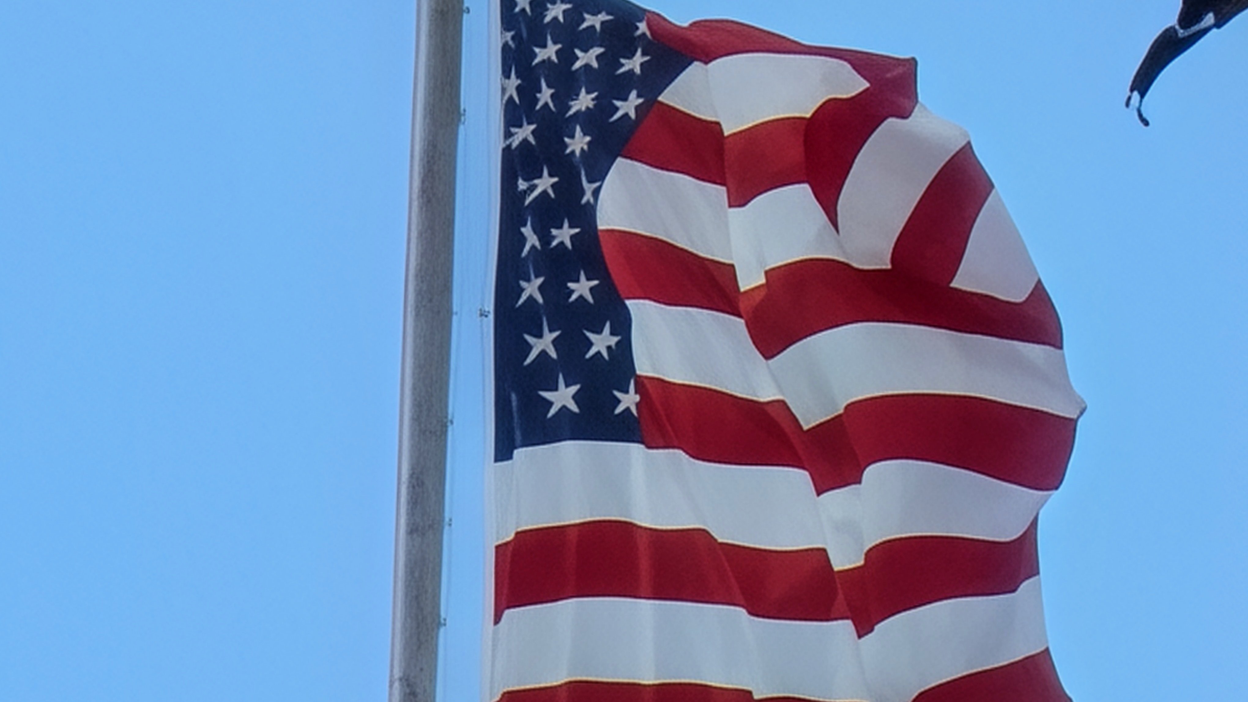100x Zoom di Pixel 10 Pro Menampilkan Bendera Amerika