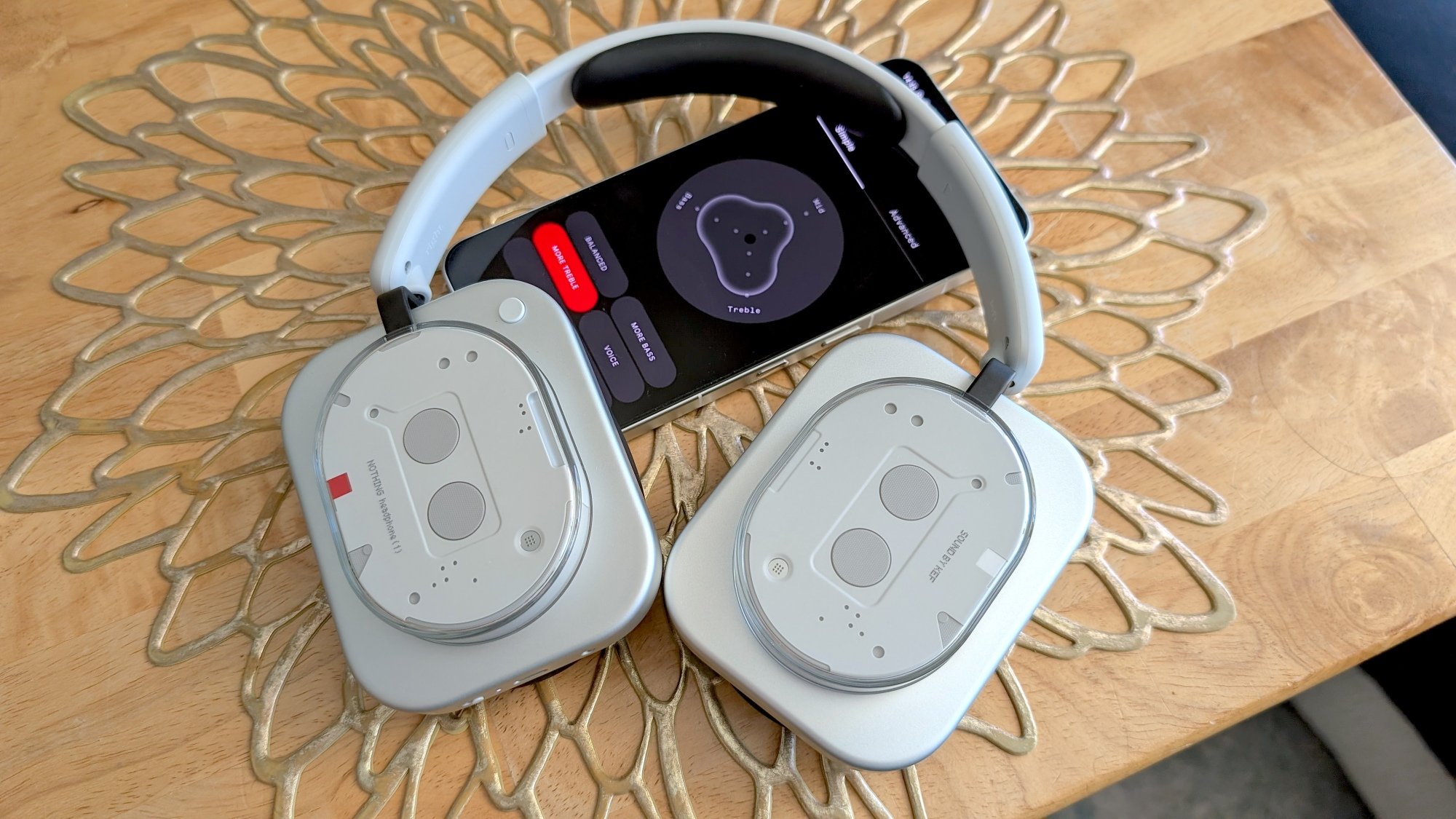 Tidak ada headphone di atas telepon dengan pengaturan aplikasi EQ di layar