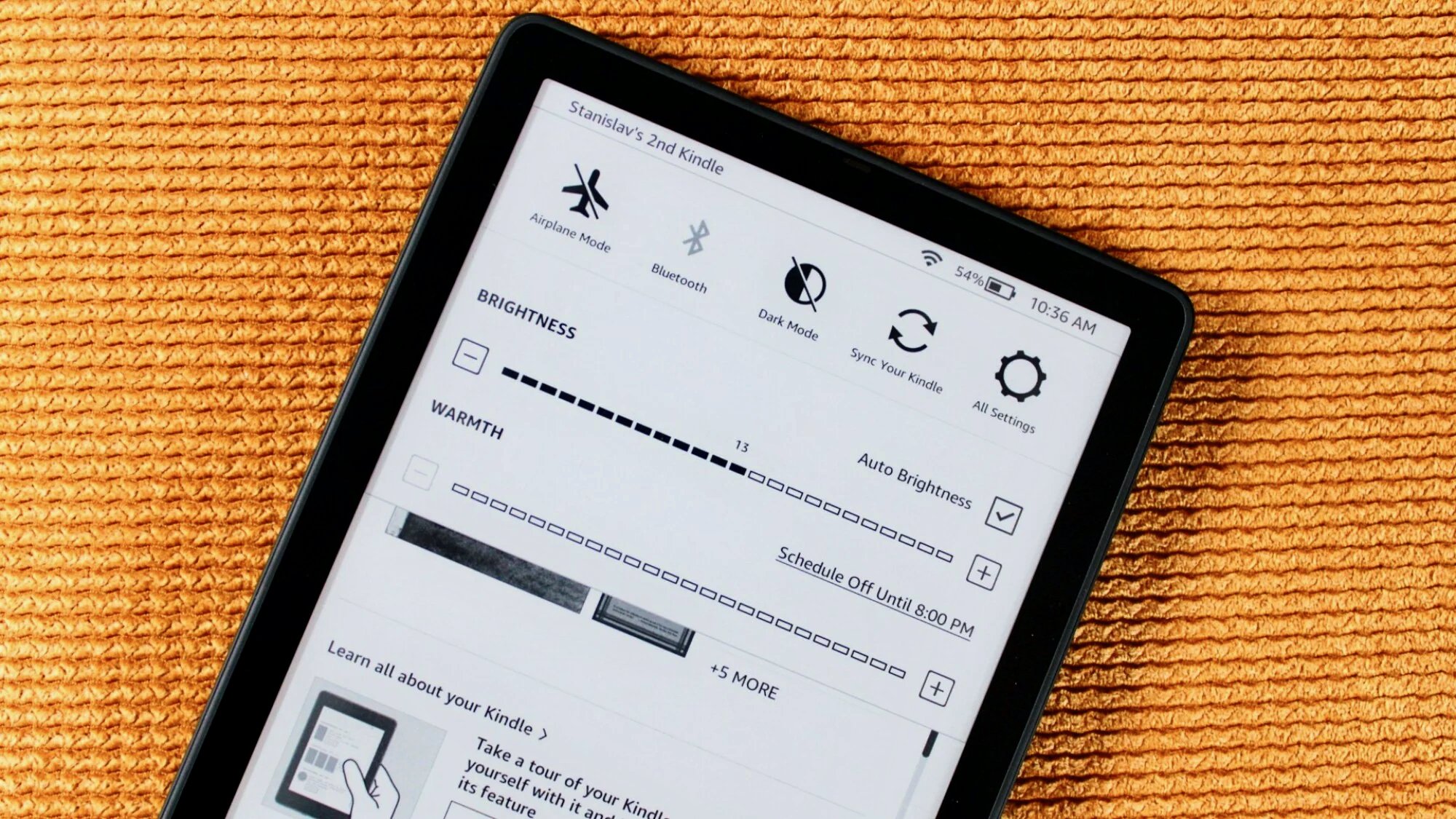 tampilan close-up layar pengaturan edisi tanda tangan paperwhite kindle